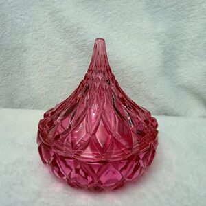 Godinger Hershey Kiss Red Cut
Crystal Covered Candy Dish
Christmas, Valentines